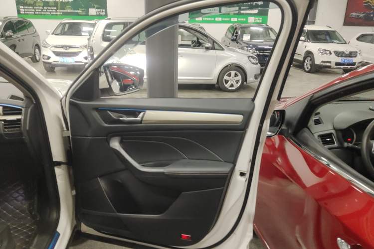 Used Skoda Kodiaq 2023 Facelifted TSI330 7-Seater Two-Wheel-Drive Luxury Edition Right Front Door Interior