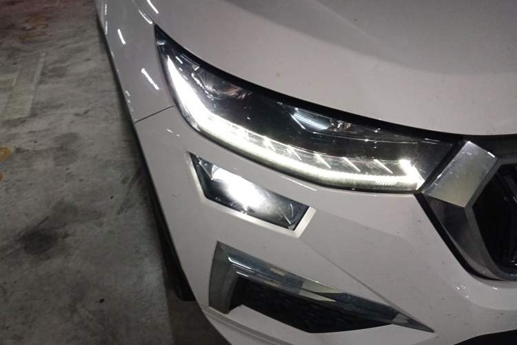 Used Skoda Kodiaq 2023 TSI330 7-Seater Two-Wheel-Drive Luxury Edition Right Front Headlight
