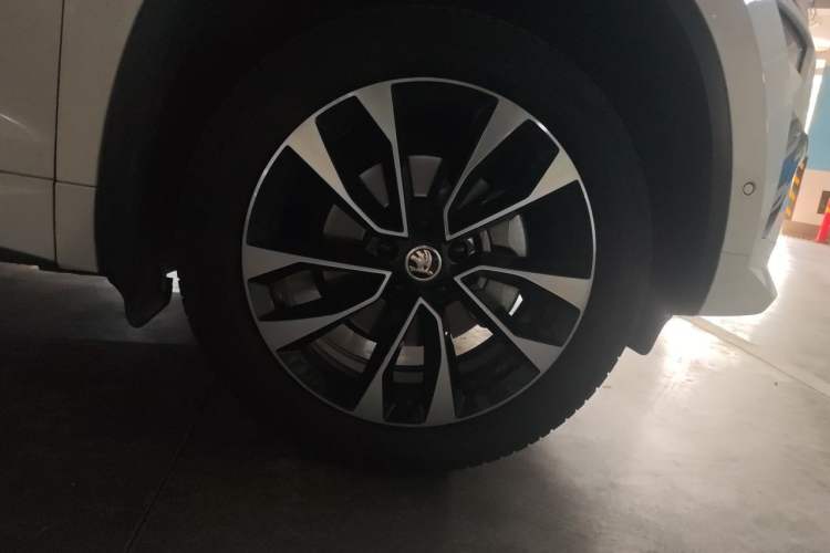 Used Skoda Kodiaq 2023 Facelifted TSI330 5-Seater Two-Wheel-Drive Luxury Edition Right Front Wheel Hub