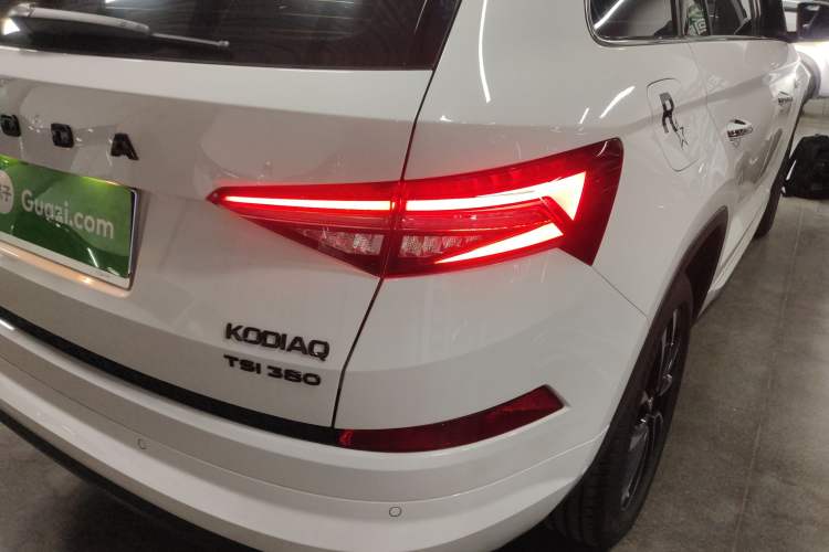 Used Skoda Kodiaq 2023 Facelifted TSI330 7-Seater Two-Wheel-Drive Luxury Edition Right Rear Taillight