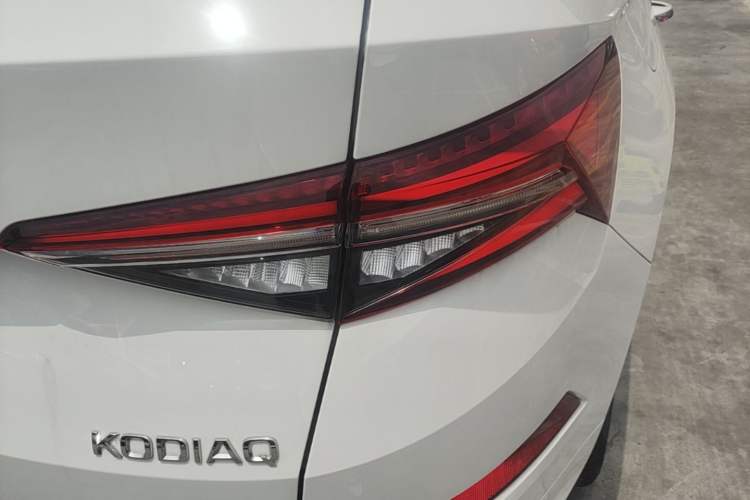 Used Skoda Kodiaq 2023 Facelifted TSI330 5-Seater Two-Wheel-Drive Luxury Edition Right Rear Taillight