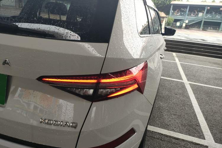 Used Skoda Kodiaq 2023 Facelifted TSI330 7-Seater Two-Wheel-Drive Luxury Edition Right Rear Taillight