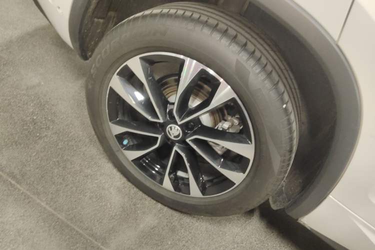 Used Skoda Kodiaq 2023 Facelifted TSI330 7-Seater Two-Wheel-Drive Luxury Edition Right Rear Wheel Hub