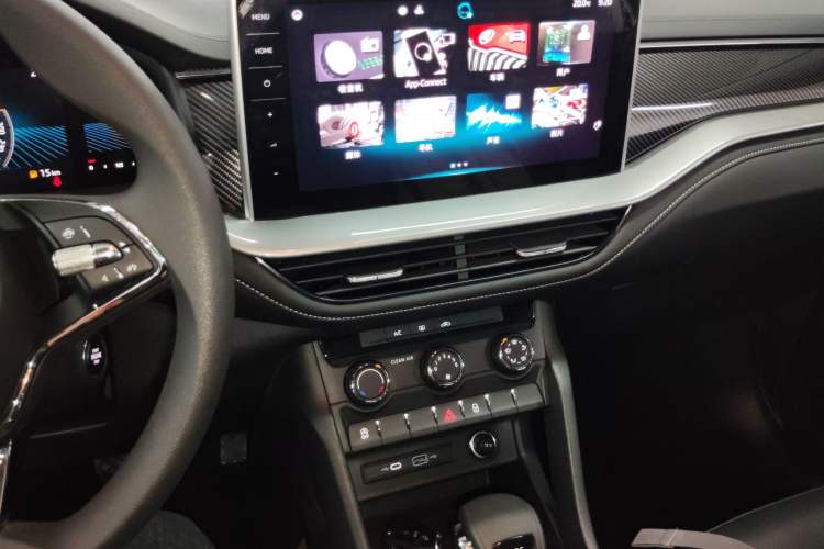 Used Skoda Kodiaq 2024 TSI330 5-Seat Two-Wheel Drive Elite Version Audio And AC Panel