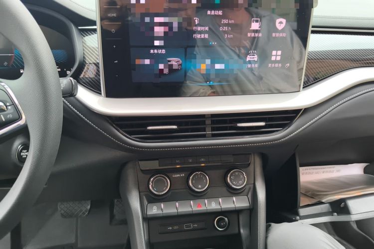 Used Skoda Kodiaq 2024 TSI330 5-Seat Two-Wheel Drive Elite Version Audio And AC Panel