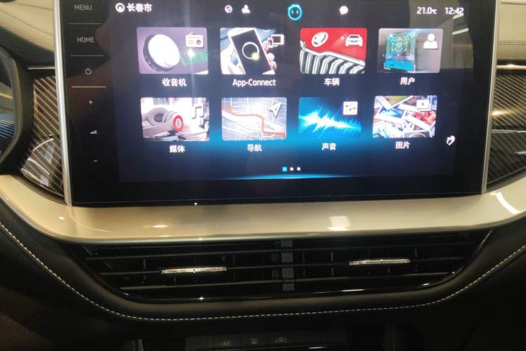 Used Skoda Kodiaq 2024 TSI330 5-Seat Two-Wheel Drive Elite Version Audio And AC Panel