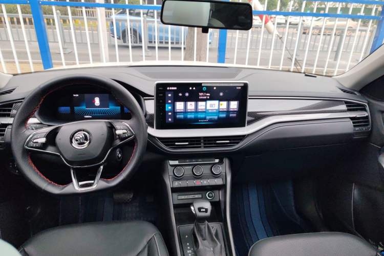 Used Skoda Kodiaq 2024 TSI330 5-Seat Two-Wheel Drive Elite Version Audio And AC Panel