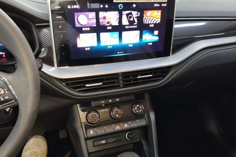 Used Skoda Kodiaq 2024 TSI330 5-Seat Two-Wheel Drive Elite Version Audio And AC Panel