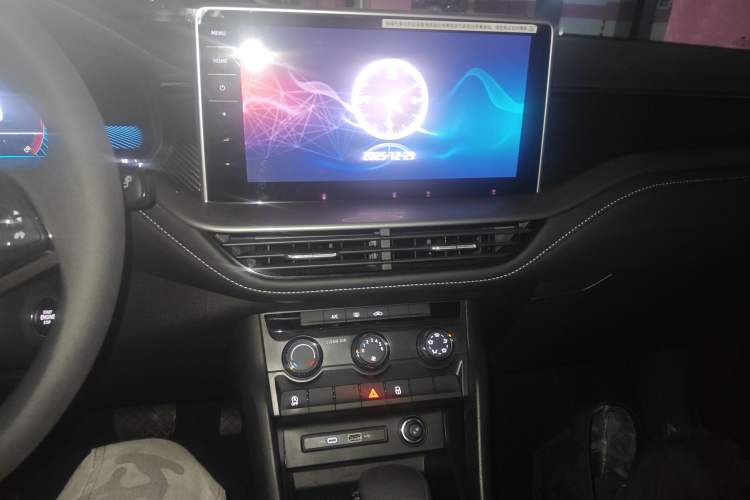 Used Skoda Kodiaq 2024 TSI330 5-Seat Two-Wheel Drive Elite Version Audio And AC Panel
