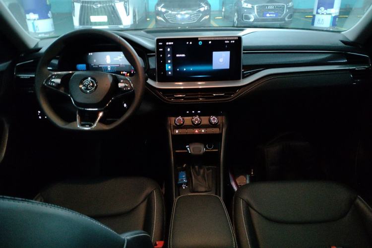 Used Skoda Kodiaq 2024 TSI330 5-Seat Two-Wheel Drive Elite Version Center Console