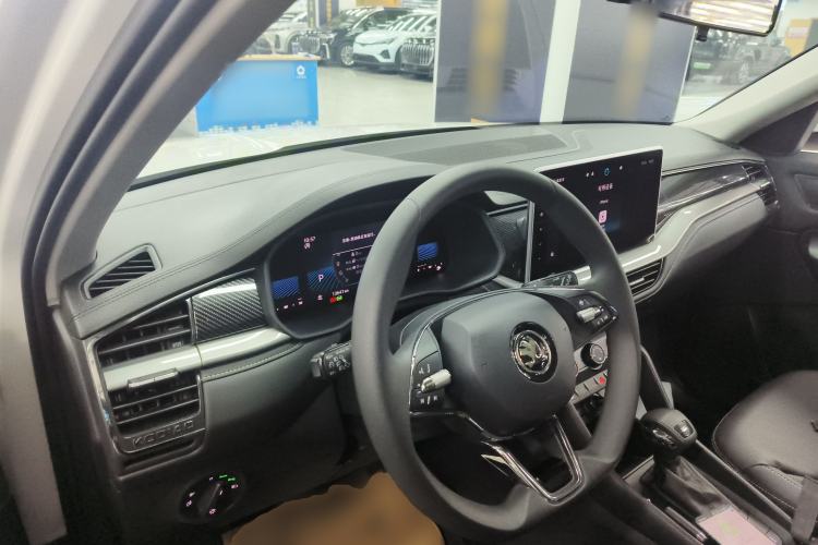 Used Skoda Kodiaq 2024 TSI330 5-Seat Two-Wheel Drive Elite Version Center Console