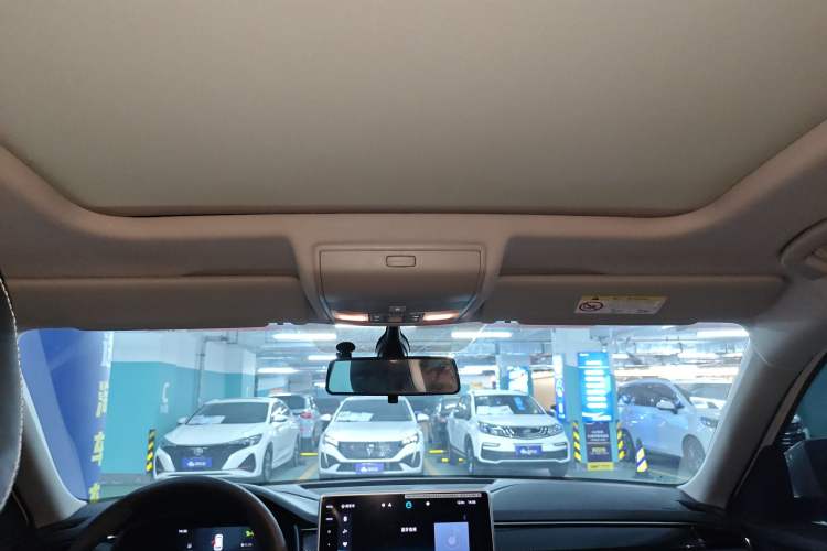 Used Skoda Kodiaq 2024 TSI330 5-Seat Two-Wheel Drive Elite Version Headliner