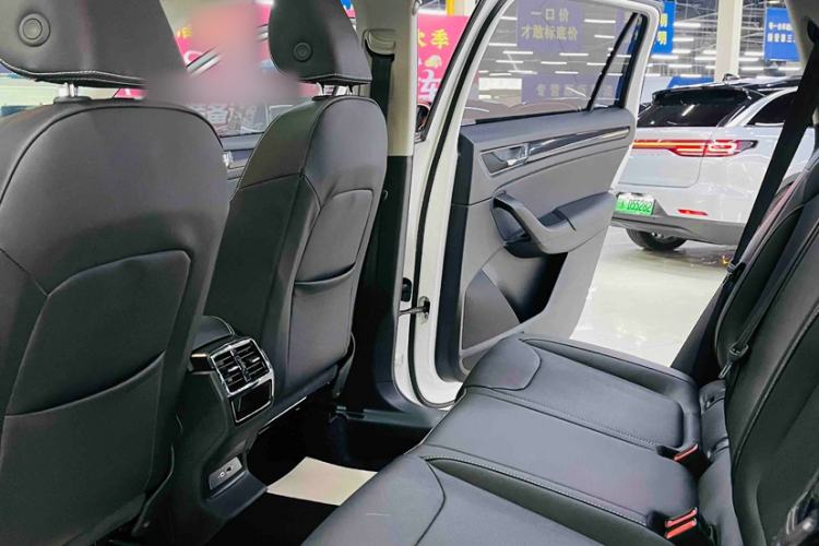 Used Skoda Kodiaq 2024 TSI330 5-Seat Two-Wheel Drive Elite Version Interior 3