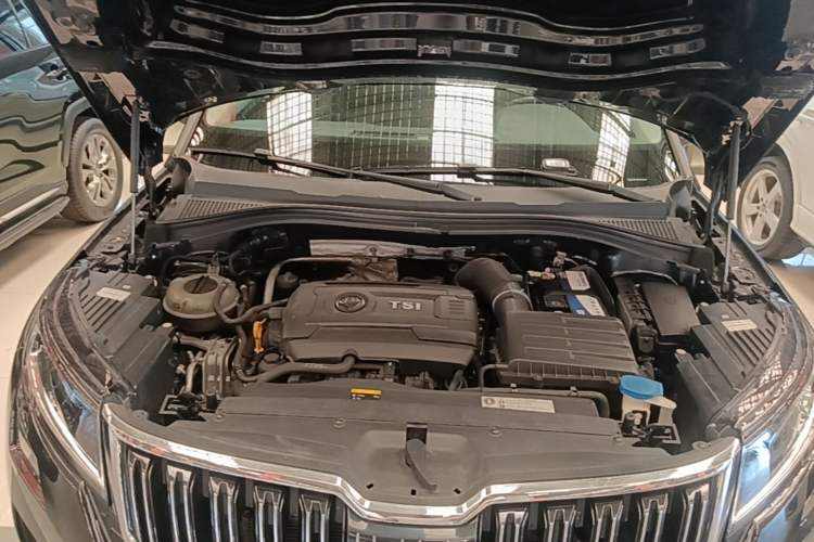 Used Skoda Kodiaq GT 2019 TSI380 4x4 Flagship Model China VI Standard Engine Bay