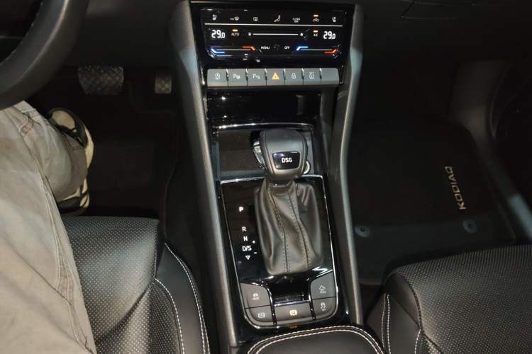 Used Skoda Kodiaq GT 2019 TSI380 4x4 Luxury Edition China VI Standard Gear Lever