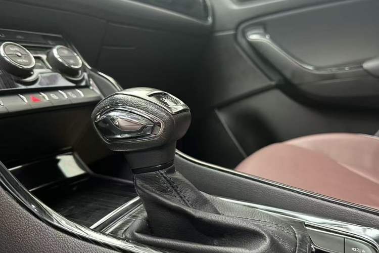 Used Skoda Kodiaq GT 2019 TSI330 Two-Wheel-Drive Comfort Edition China VI Interior 9