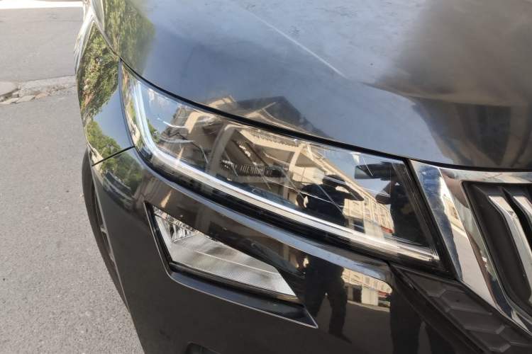 Used Skoda Kodiaq GT 2019 TSI330 Two-Wheel-Drive Luxury Edition China VI Standard Right Front Headlight