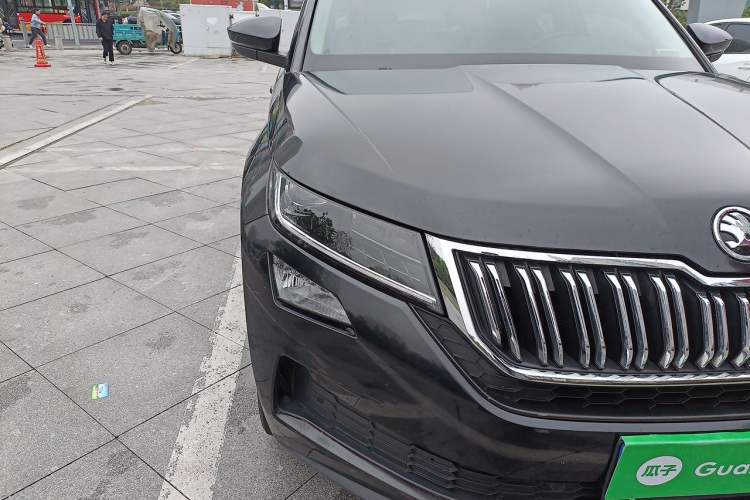 Used Skoda Kodiaq GT 2019 TSI330 Two-Wheel-Drive Luxury Edition China V Standard Right Front Headlight
