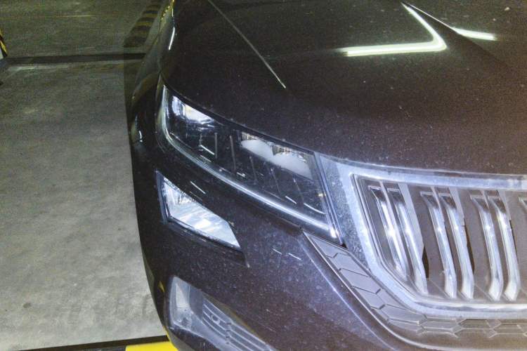 Used Skoda Kodiaq GT 2019 TSI330 Two-Wheel-Drive Luxury Edition China VI Standard Right Front Headlight