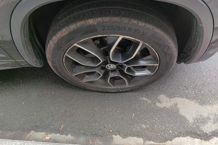 Used Skoda Kodiaq GT 2019 TSI330 Two-Wheel-Drive Luxury Edition China VI Standard Right Front Wheel Hub