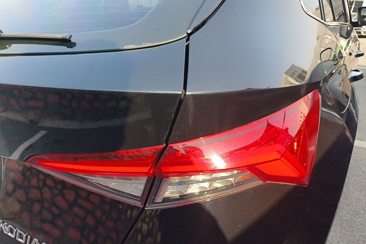 Used Skoda Kodiaq GT 2019 TSI330 Two-Wheel-Drive Luxury Edition China VI Standard Right Rear Taillight