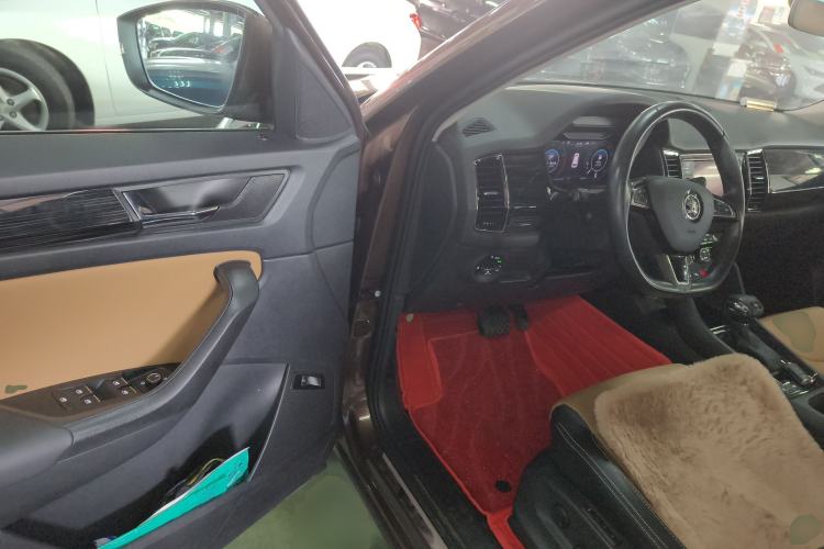 Used Skoda Kodiaq GT 2019 TSI380 4x4 Luxury Edition China VI Standard Driver Seat