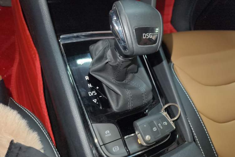 Used Skoda Kodiaq GT 2019 TSI380 4x4 Luxury Edition China VI Standard Gear Lever