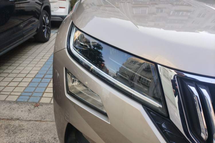 Used Skoda Kodiaq GT 2019 TSI330 Two-Wheel-Drive Luxury Edition China V Standard Right Front Headlight