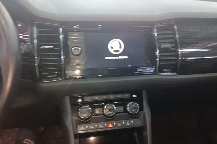 Used Skoda Kodiaq GT 2019 TSI330 Two-Wheel-Drive Luxury Edition China VI Standard Audio And AC Panel
