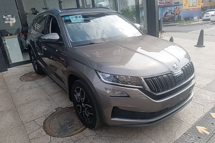 Used Skoda Kodiaq GT 2019 TSI380 4x4 Flagship Model China VI Standard Front Right 45 Deg
