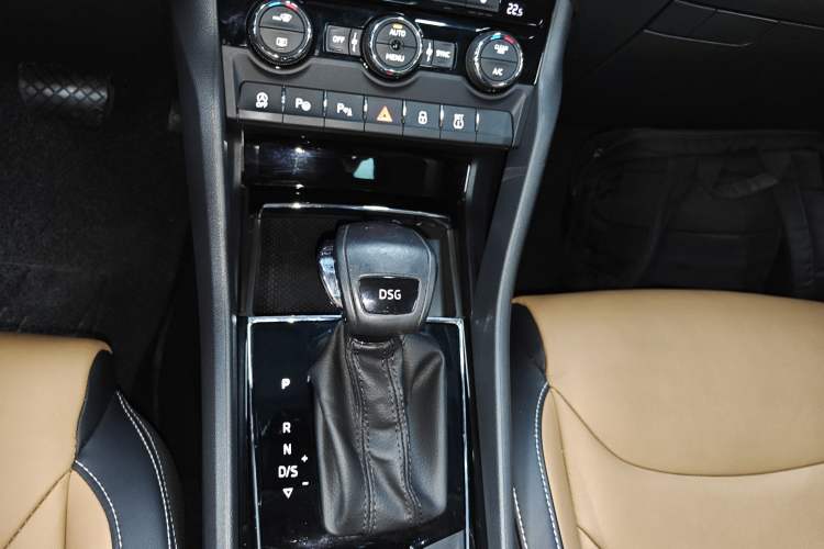 Used Skoda Kodiaq GT 2019 TSI330 Two-Wheel-Drive Luxury Edition China VI Standard Gear Lever