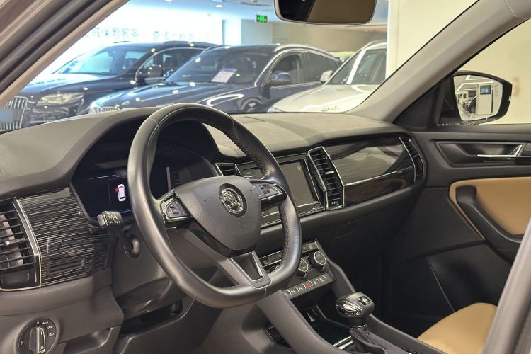 Used Skoda Kodiaq GT 2019 TSI330 Two-Wheel-Drive Luxury Edition China VI Standard Interior 12