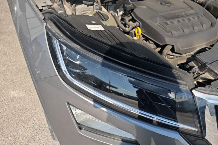 Used Skoda Kodiaq GT 2019 TSI330 Two-Wheel-Drive Luxury Edition China VI Standard Right Front Headlight