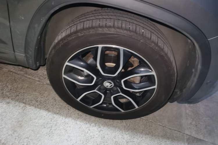 Used Skoda Kodiaq GT 2019 TSI330 Two-Wheel-Drive Luxury Edition China V Standard Right Front Wheel Hub