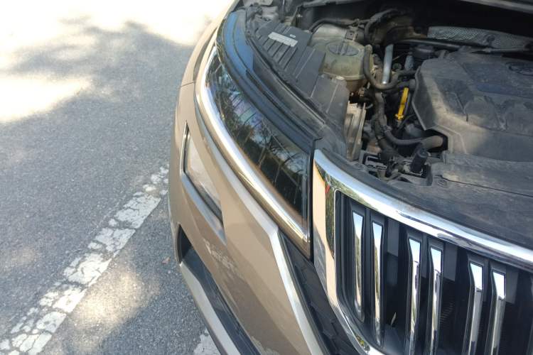 Used Skoda Kodiaq GT 2019 TSI330 Two-Wheel-Drive Luxury Edition China VI Standard Right Front Headlight