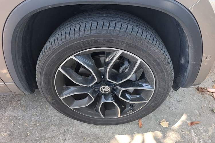 Used Skoda Kodiaq GT 2019 TSI330 Two-Wheel-Drive Luxury Edition China VI Standard Right Front Wheel Hub