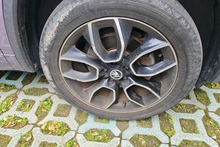 Used Skoda Kodiaq GT 2019 TSI330 Two-Wheel-Drive Luxury Edition China V Standard Right Front Wheel Hub