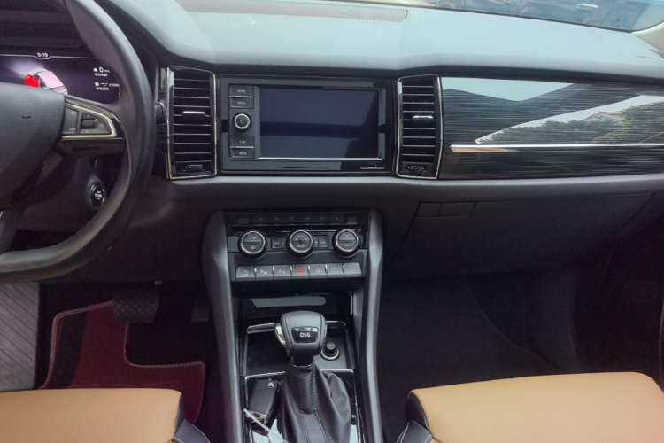 Used Skoda Kodiaq GT 2019 TSI330 Two-Wheel-Drive Luxury Edition China VI Standard Audio And AC Panel