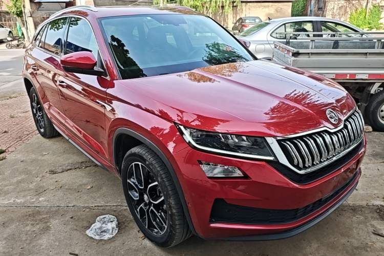 Used Skoda Kodiaq GT 2019 TSI380 4x4 Luxury Edition China VI Standard Front Right 45 Deg