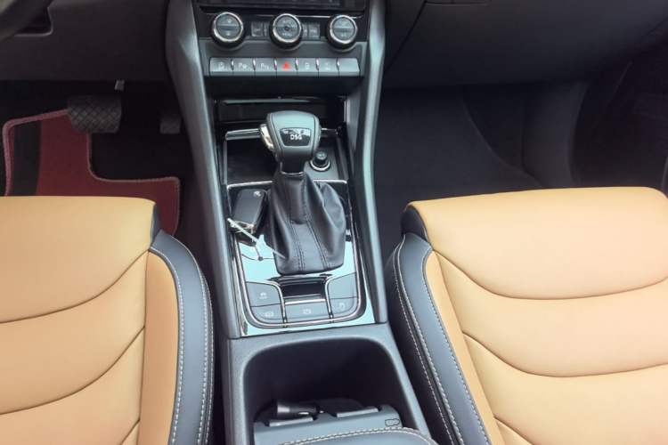 Used Skoda Kodiaq GT 2019 TSI330 Two-Wheel-Drive Luxury Edition China VI Standard Gear Lever
