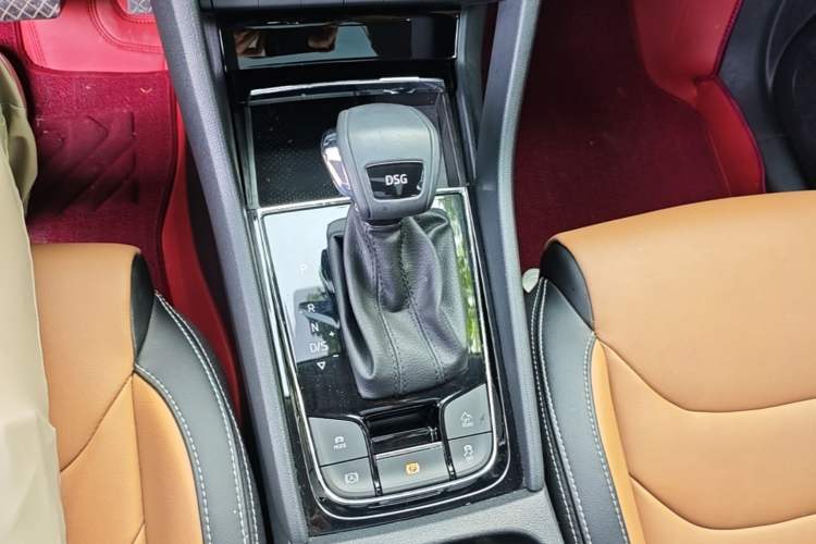 Used Skoda Kodiaq GT 2019 TSI380 4x4 Luxury Edition China VI Standard Gear Lever