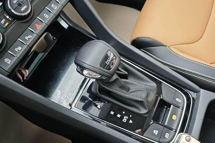 Used Skoda Kodiaq GT 2019 TSI330 Two-Wheel-Drive Luxury Edition China VI Standard Gear Lever