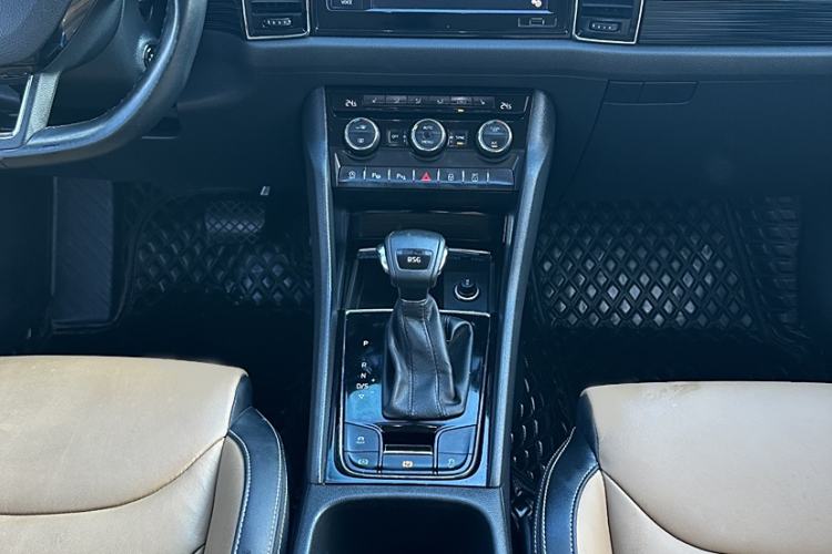 Used Skoda Kodiaq GT 2019 TSI330 Two-Wheel-Drive Luxury Edition China VI Standard Interior 3
