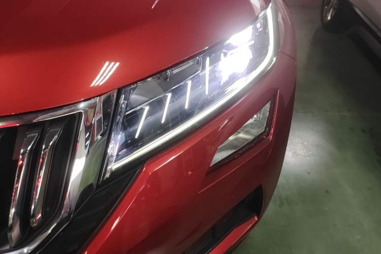 Used Skoda Kodiaq GT 2019 TSI330 Two-Wheel-Drive Luxury Edition China VI Standard Left Front Headlight