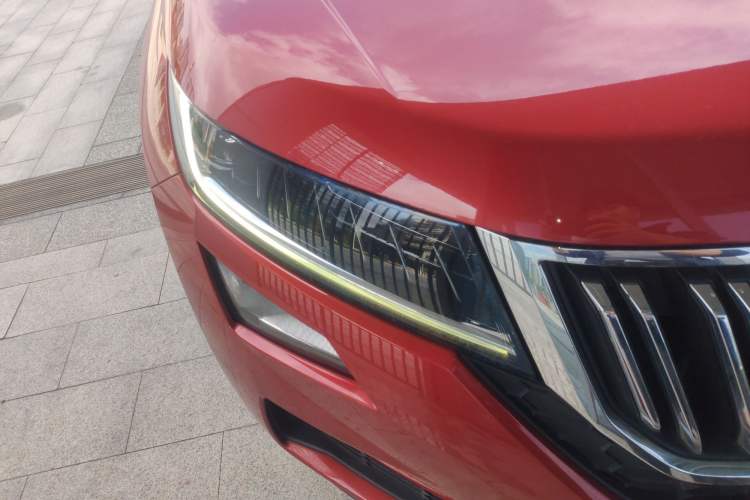 Used Skoda Kodiaq GT 2019 TSI330 Two-Wheel-Drive Luxury Edition China V Standard Right Front Headlight