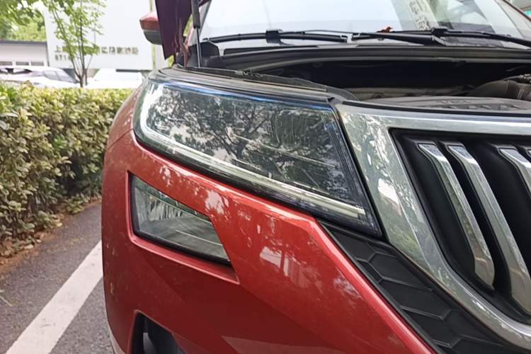 Used Skoda Kodiaq GT 2019 TSI330 Two-Wheel-Drive Luxury Edition China VI Standard Right Front Headlight