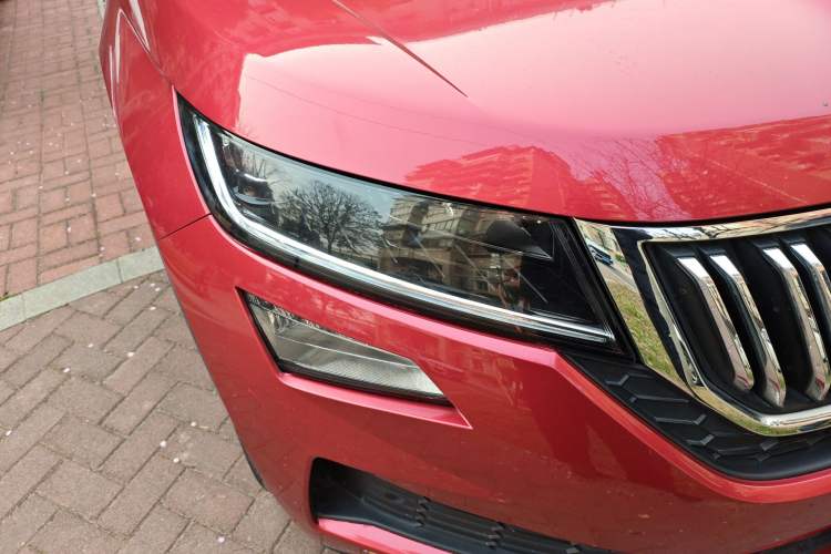 Used Skoda Kodiaq GT 2019 TSI380 4x4 Luxury Edition China VI Standard Right Front Headlight
