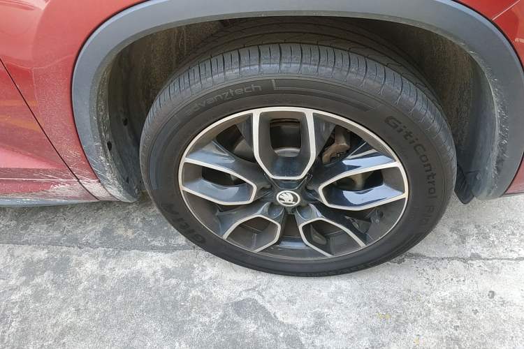 Used Skoda Kodiaq GT 2019 TSI330 Two-Wheel-Drive Luxury Edition China V Standard Right Front Wheel Hub