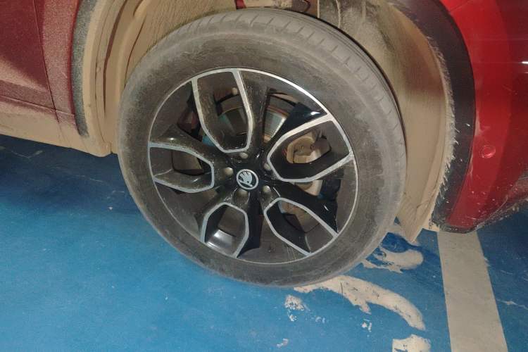 Used Skoda Kodiaq GT 2019 TSI330 Two-Wheel-Drive Luxury Edition China V Standard Right Front Wheel Hub