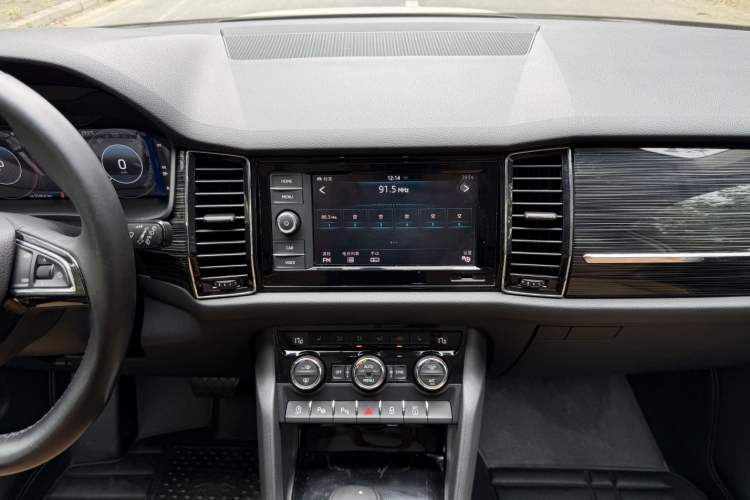 Used Skoda Kodiaq GT 2019 TSI330 Two-Wheel-Drive Luxury Edition China VI Standard Audio And AC Panel